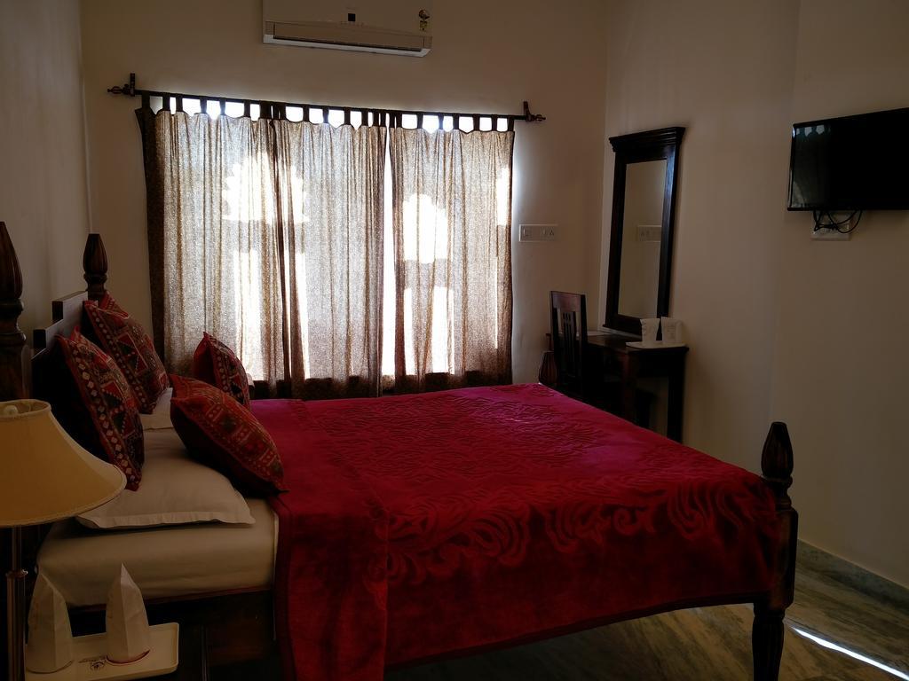 Hotel Pratap Bhawan Udaipur Exteriör bild