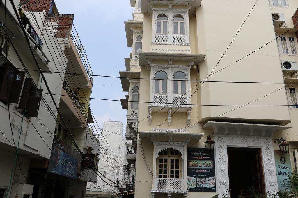 Hotel Pratap Bhawan Udaipur Exteriör bild