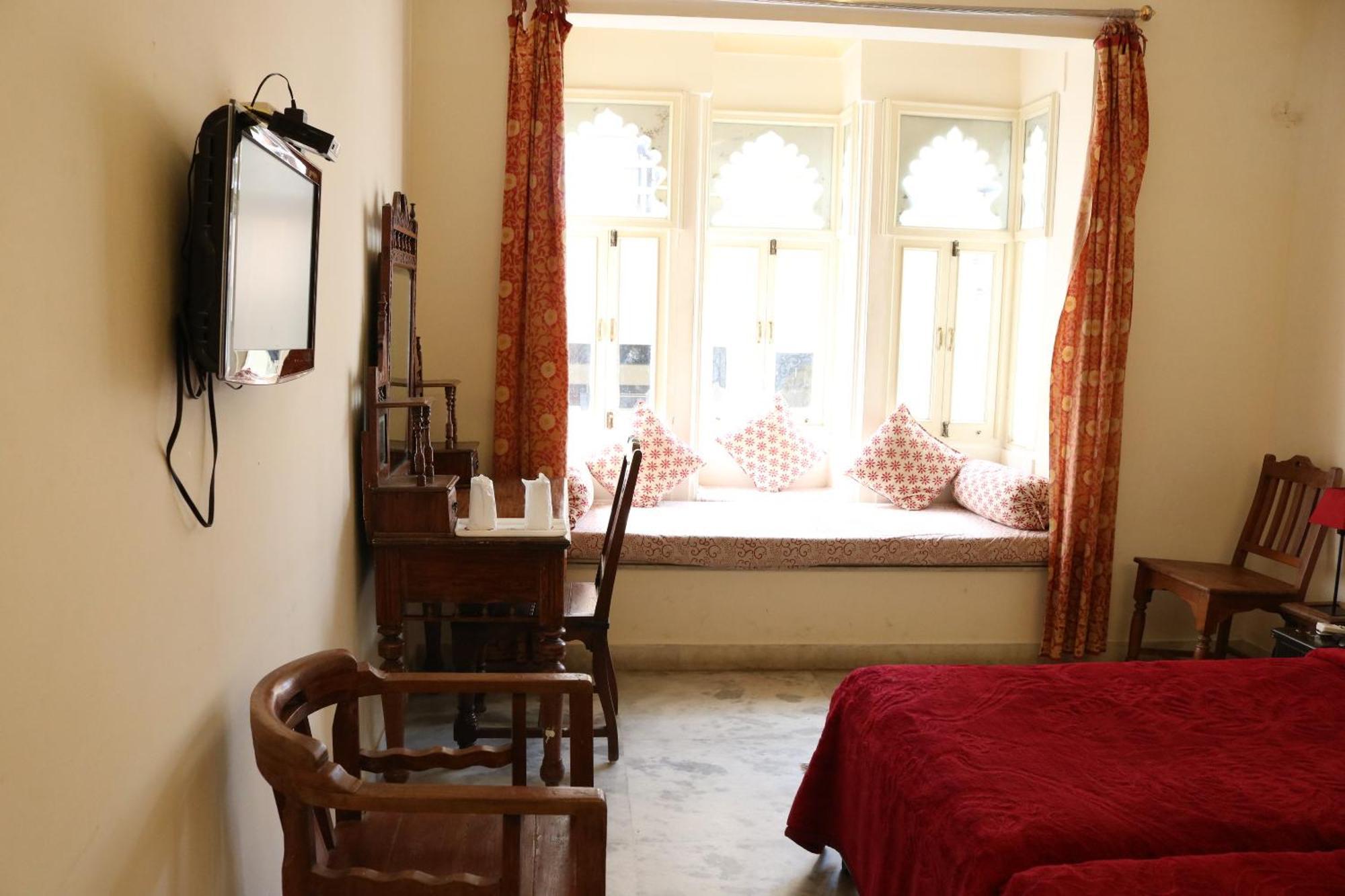 Hotel Pratap Bhawan Udaipur Exteriör bild