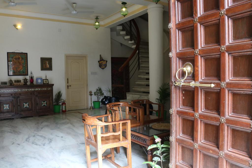 Hotel Pratap Bhawan Udaipur Exteriör bild